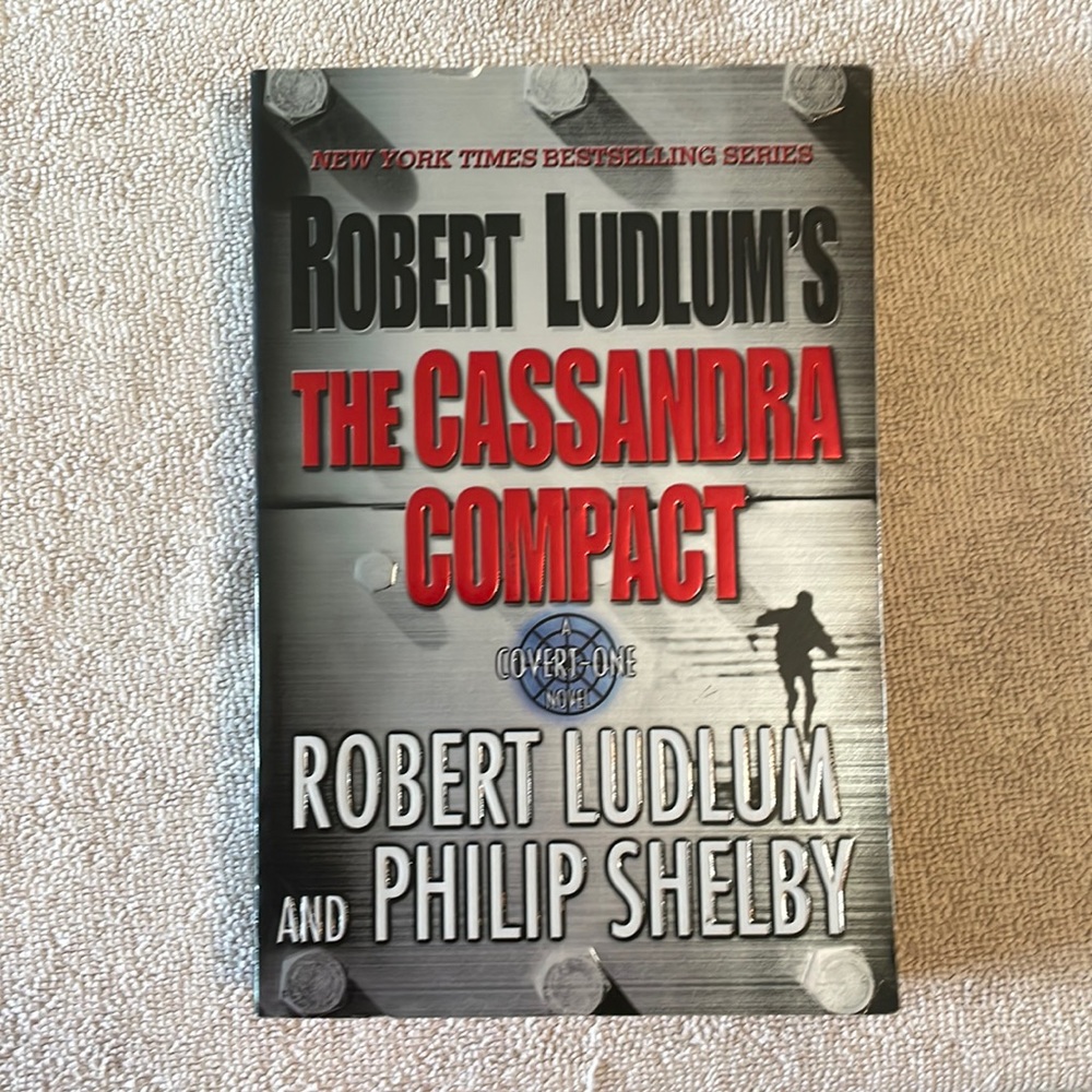 🌈2/$8  The Cassandra Compact #2 in ht e Covert-One Series